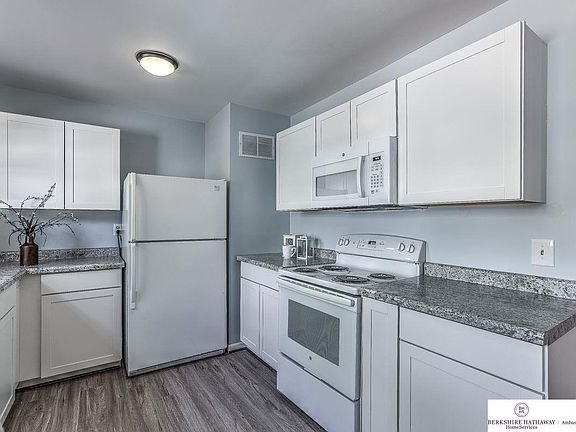 3rd image of 6626 Sunshine Dr