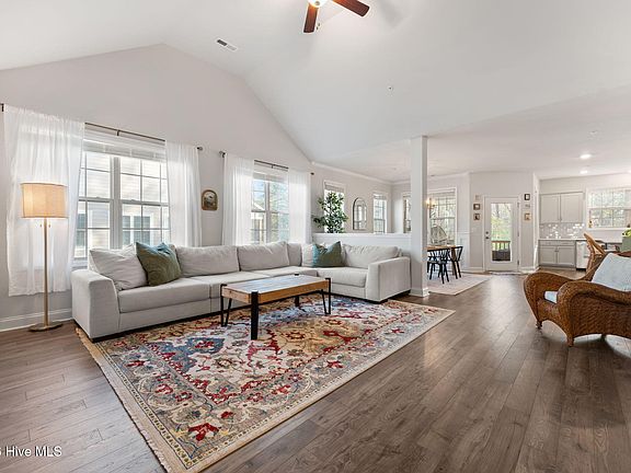 3rd image of 155 Winged Foot Road