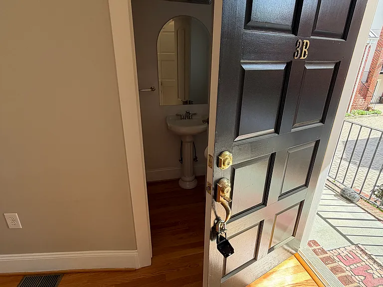 110 N 19th St #3B — Photo 3