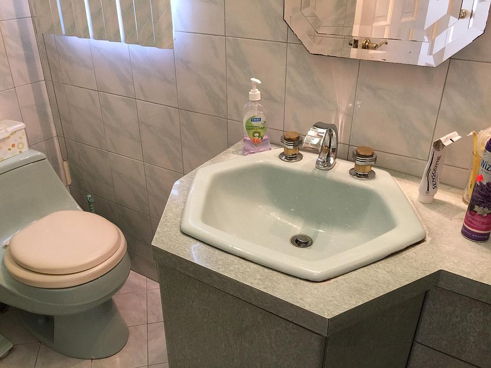 2nd image of 119 Mackenzie St #2