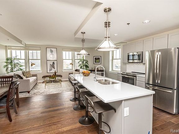 4th image of 525 W Lafayette Blvd APT 13-13A