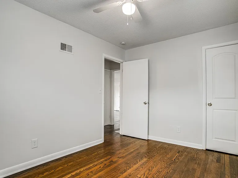 3604 E 61st St — Photo 43
