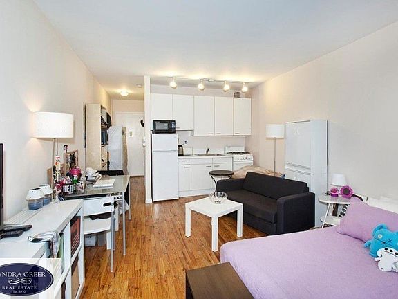 4th image of 446-448 W 47th St #2F