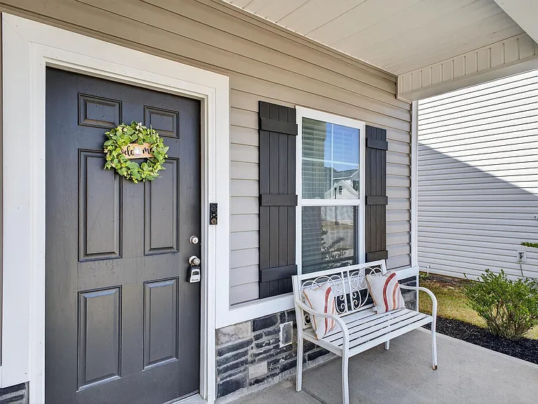 255 Mansell — Photo 3