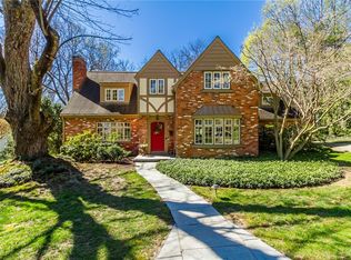 10 Stonegate Ln, Pittsford, NY 14534