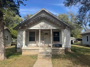 618 E 13th Ave, Winfield, KS 67156