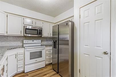 4th image of 203 Hilltop Ln