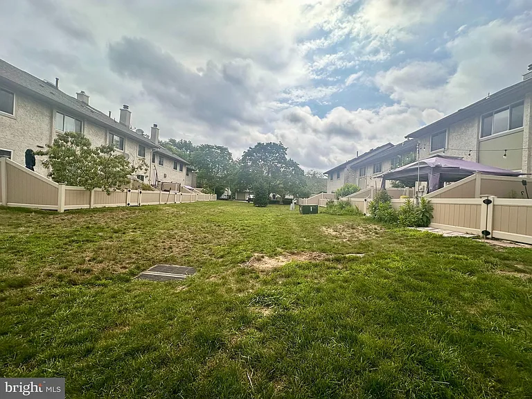 163 Thoreau Dr — Photo 33
