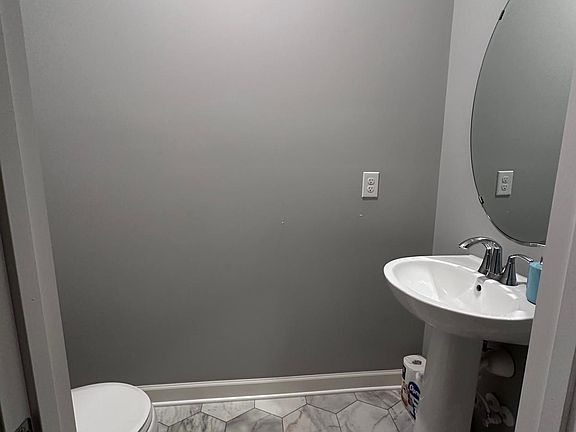 3rd image of 1729 Emerson Ct