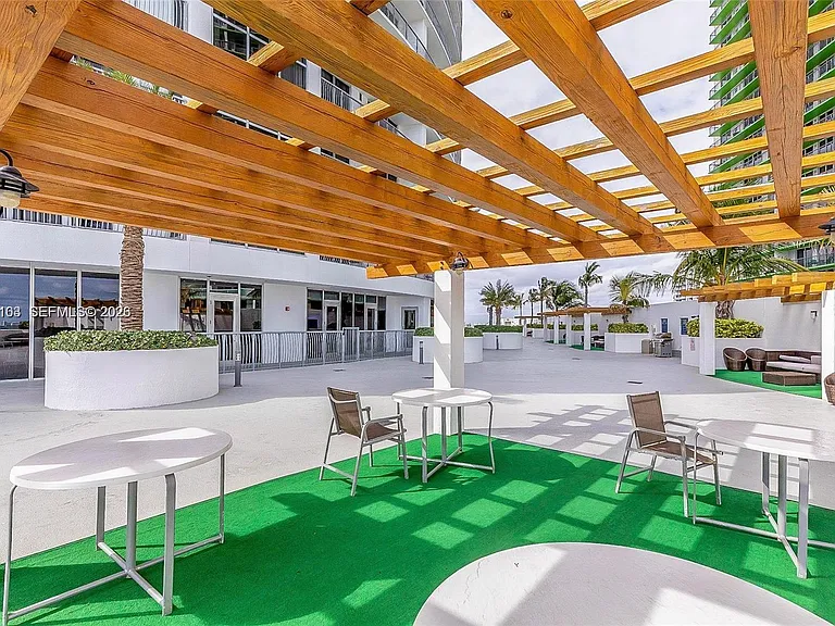 1750 N Bayshore Dr #2401 — Photo 33