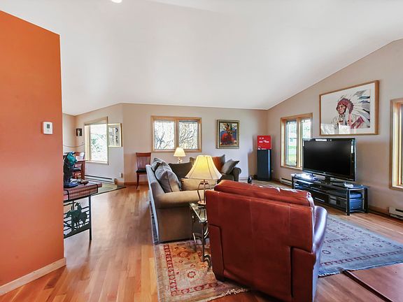 3rd image of 1540 W Pinto Dr