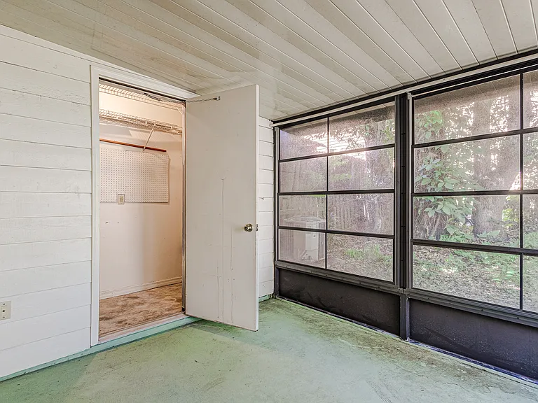 205 N Trout Ave — Photo 23