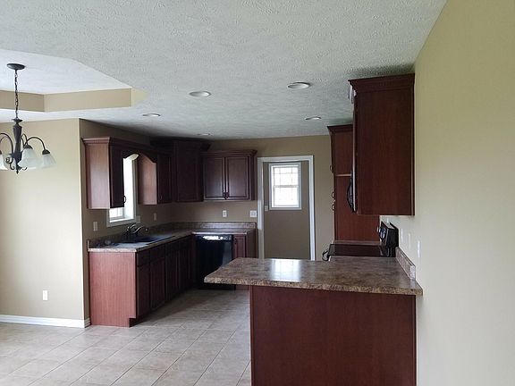 2nd image of 553 Ashton Ave