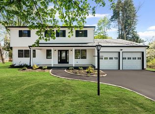 16 Prairie Rd, Huntington Station, NY 11746