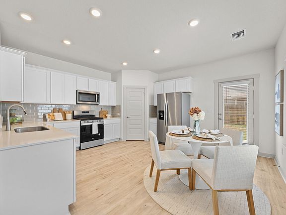 4th image of 2125 Ettalee Ct