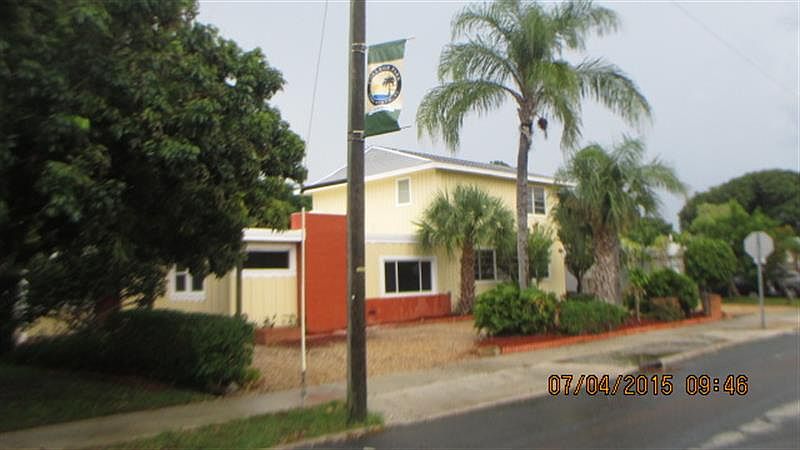 1st image of 300 Columbia Dr