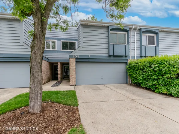 205 Lakeshore Ln, Bloomingdale, IL 60108