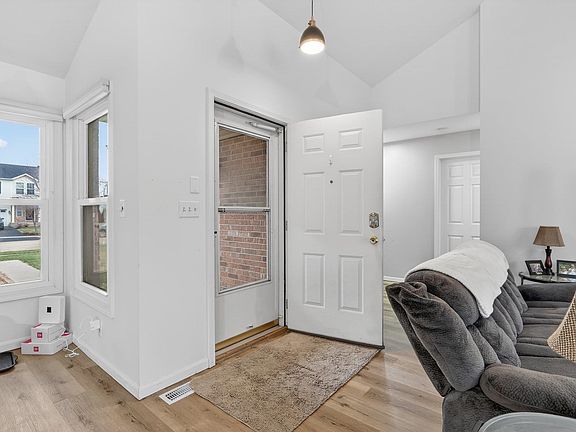 5th image of 1919 Cloverdale Way