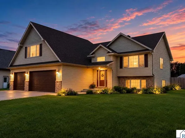 608 Colodoro Ln, Eagle Lake, MN 56024