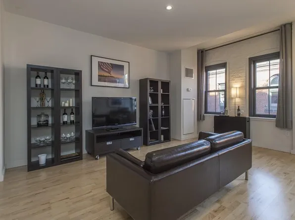 346-354 Congress St #516, Boston, MA 02210