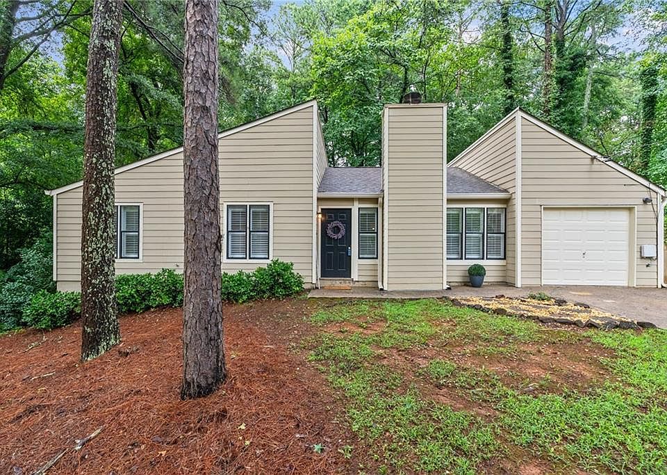 1st image of 302 Apple Valley Ct