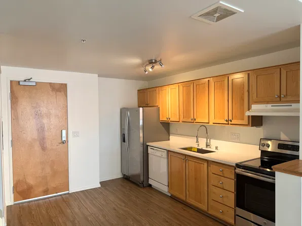 701 Columbia St APT 702, Vancouver, WA 98660