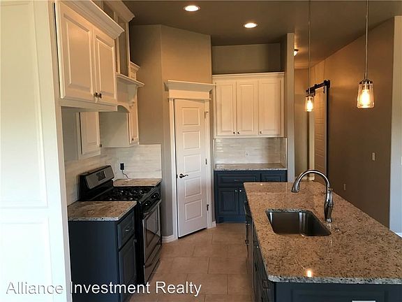4th image of 405 E Georgia Ter