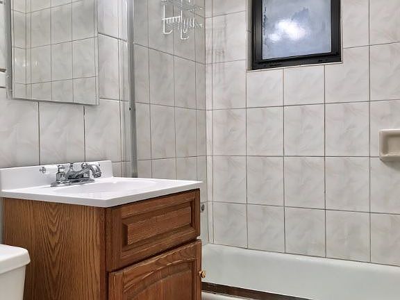 4th image of 3260 34th St APT 1R