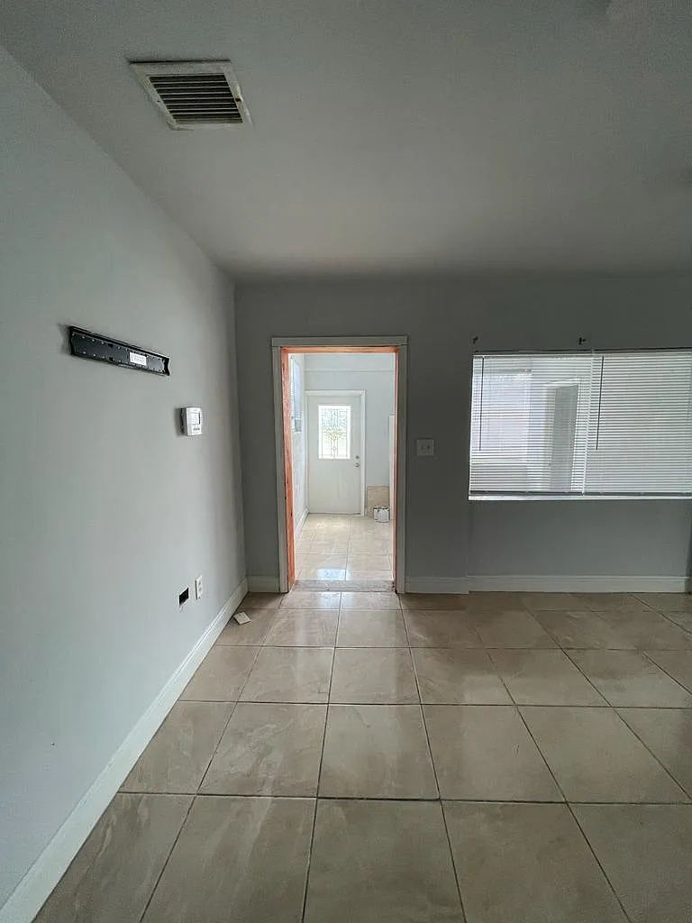 3451 NW 6 St - 1 — Photo 4