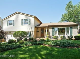 2104 E Lilac Ter, Arlington Heights, IL 60004