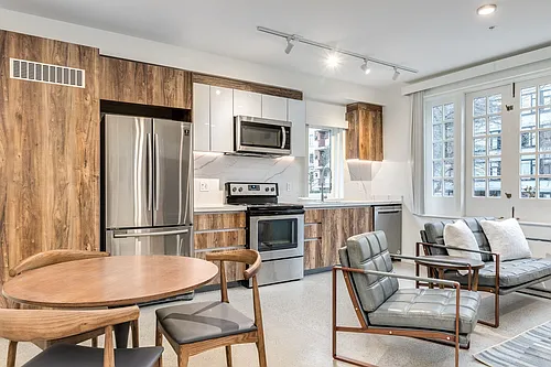 1170 Barclay St #107 Photo 1