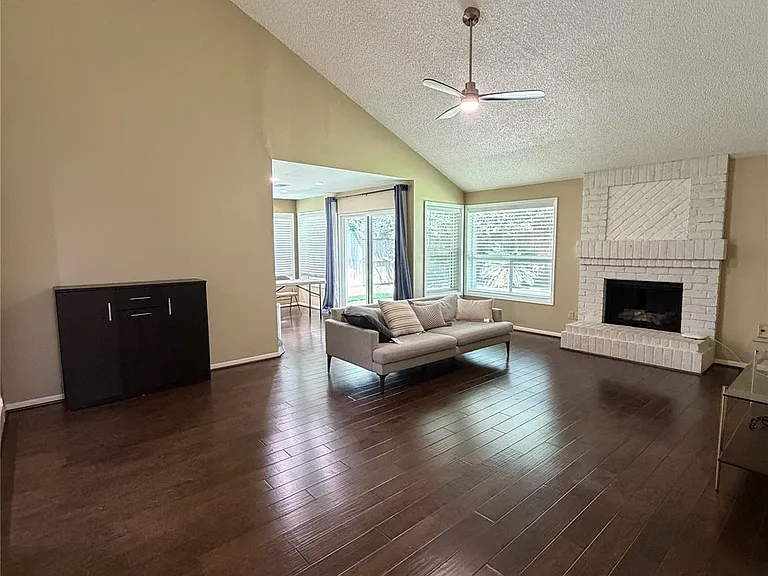 2211 Brook View Ln — Photo 5