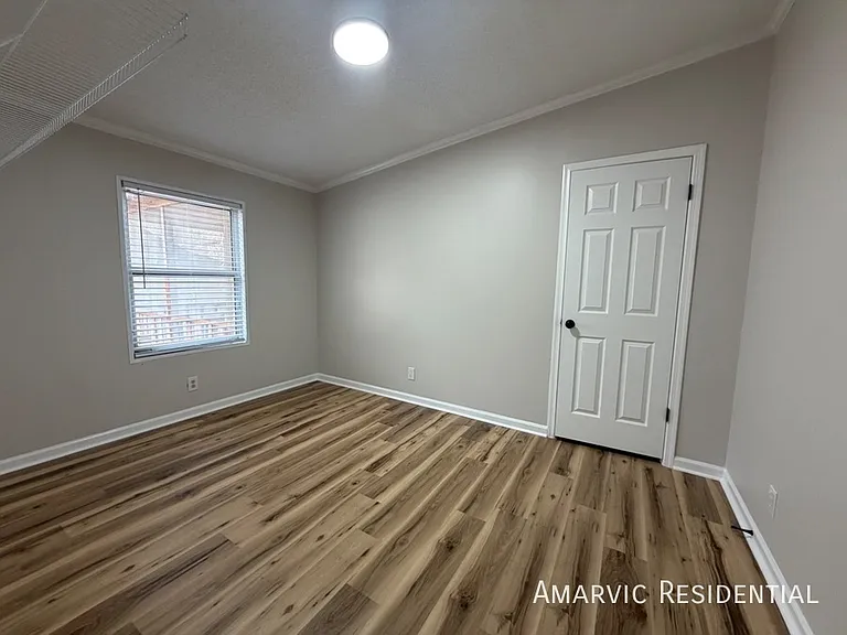 450 Wendy Ln — Photo 5