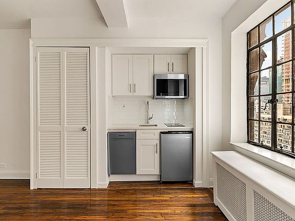 2nd image of 45 Tudor City Pl APT 1809