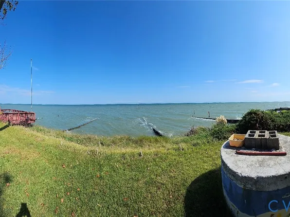 36 Beach Rd, Reedville, VA 22539