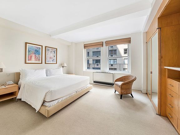4th image of 111 E 56th St #1206