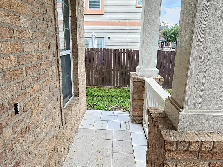 7918 Barnes Ridge Ln — Photo 2