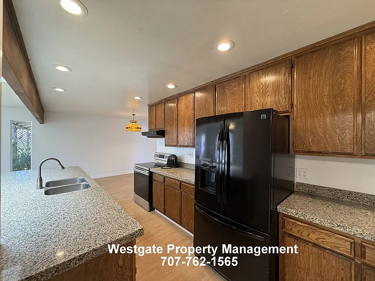 1336 Marian Way — Photo 18