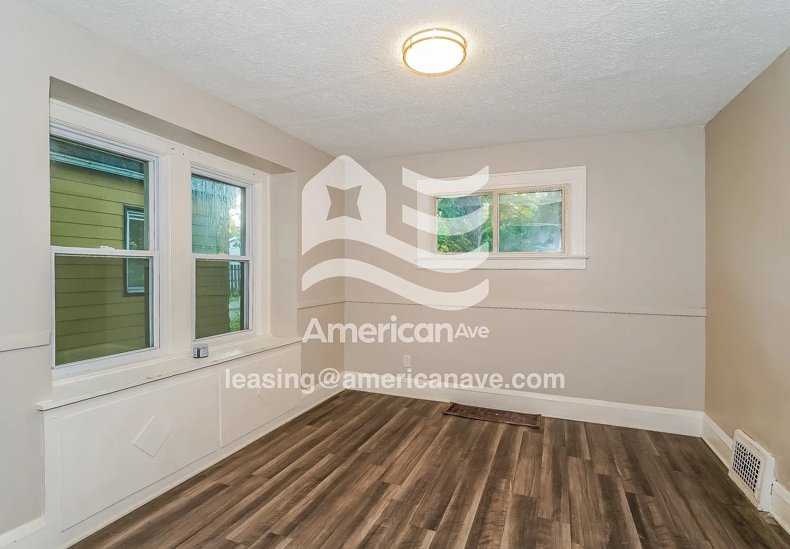 3 bed, 1.0 bath, 1091 sqft, $1,297 — Photo 2