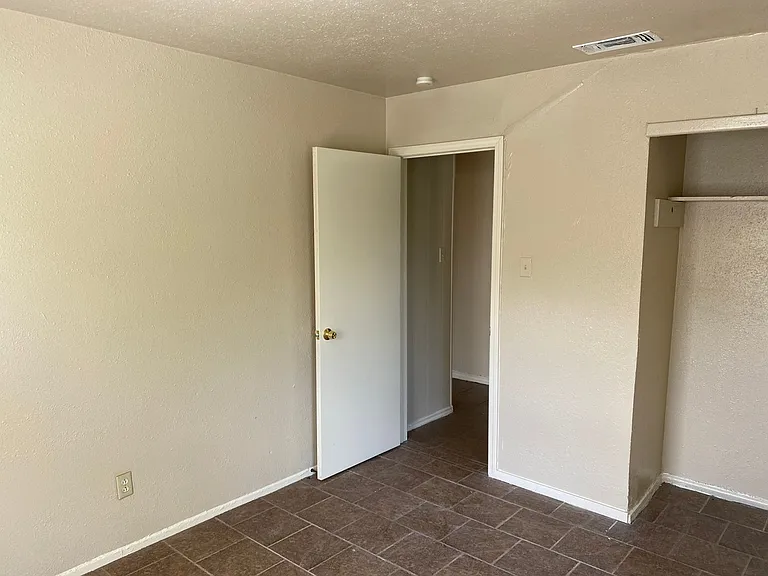 1136 San Francisco St — Photo 17