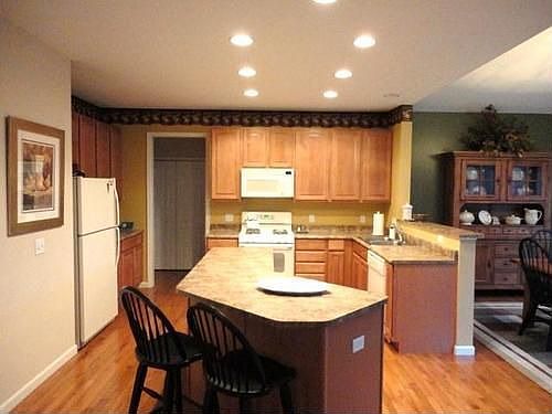 4th image of 1739 Curry Ln