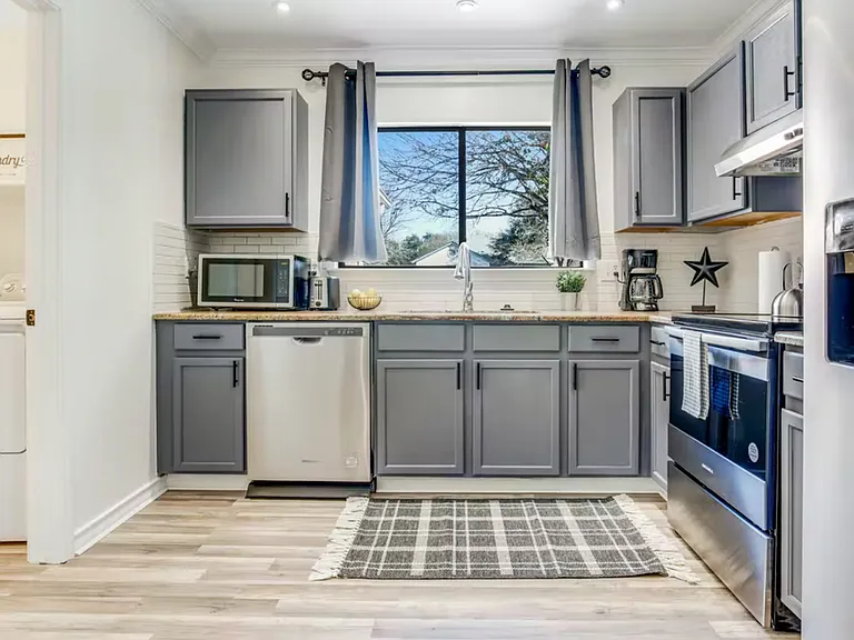 2902 Donnell Dr — Photo 10