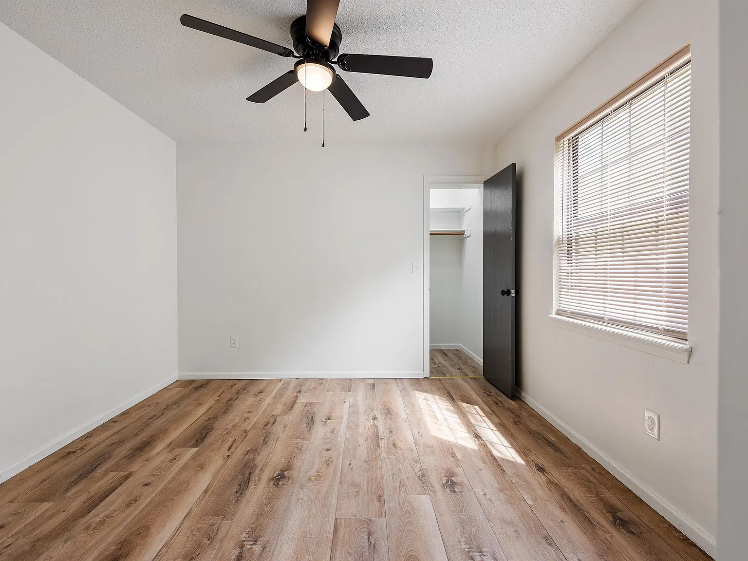 Tall Oaks - KC - Bricktown - 7105-... — Photo 2