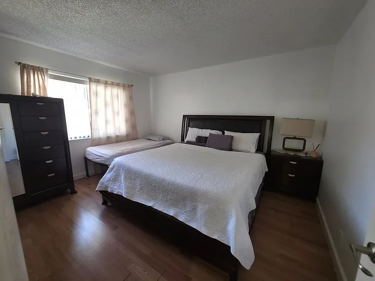 16278 Laurel Dr #202 — Photo 32