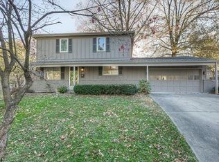 9118 Grant Ln, Overland Park, KS 66212