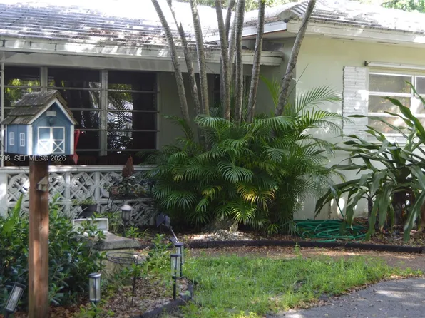 11429 NE 11th Pl, Biscayne Park, FL 33161