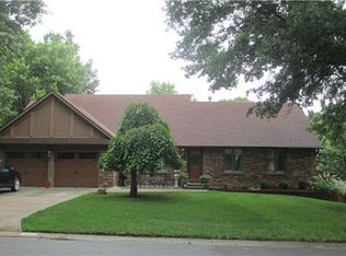 2104 W Thunderbird Dr, Harrisonville, MO 64701