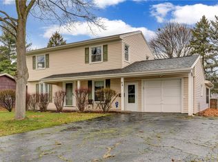 98 Courtly Cir, Rochester, NY 14615