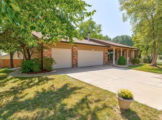6000 Windleigh Ln, Saint Louis, MO 63128