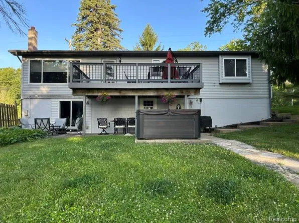 15471 Whitaker Rd, Linden, MI 48451